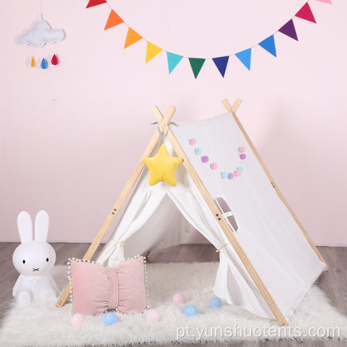 Tenda infantil de lona branca com moldura de madeira maciça